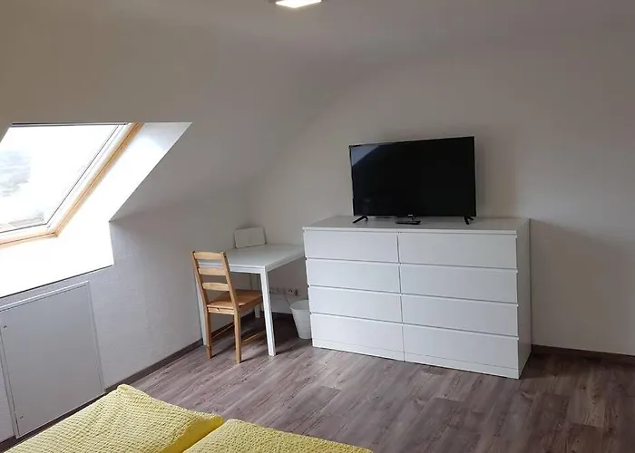 Dachwohnung Eyb Mit 3 Schlafzimmern *